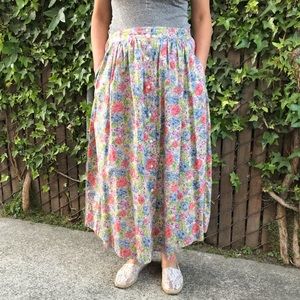 Pres de Chamonix Beautiful Floral Pattern Skirt
